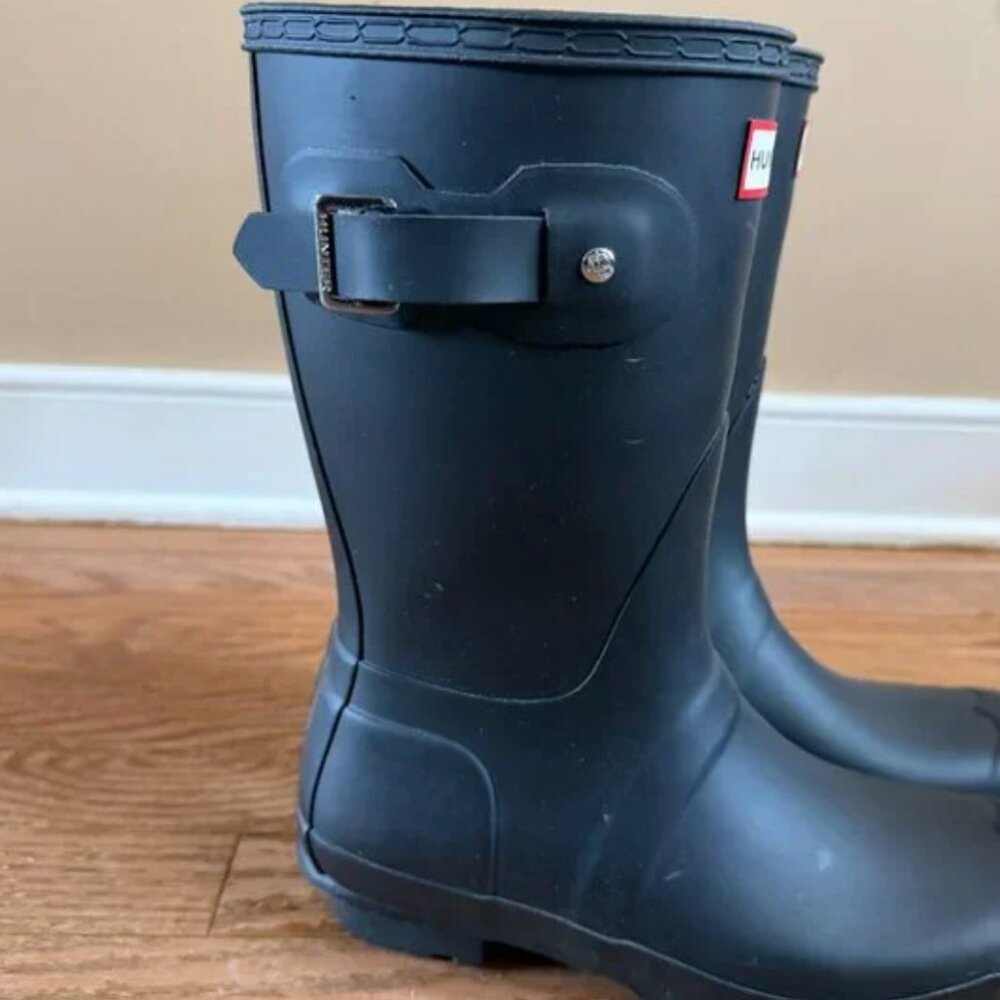 Hunter Original Short Rain Boots for Women, Size 8 - Black - Picture 2 of 4